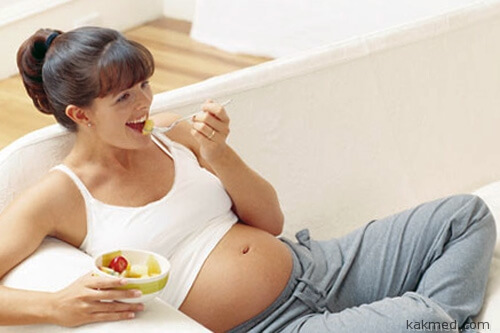 pregnant-woman-eat