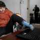 Девушка-инвалид из Китая печатает роман левой ногой на компьютере