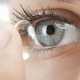 Новые контактные линзы с лекарством заменяют глазные капли